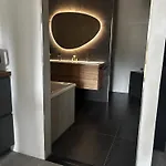 Huize Hertog Met Whirlpool Panzió 4*