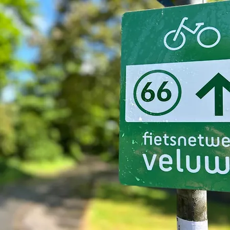 לינה וארוחת בוקר Huize Hertog Met Whirlpool 3*